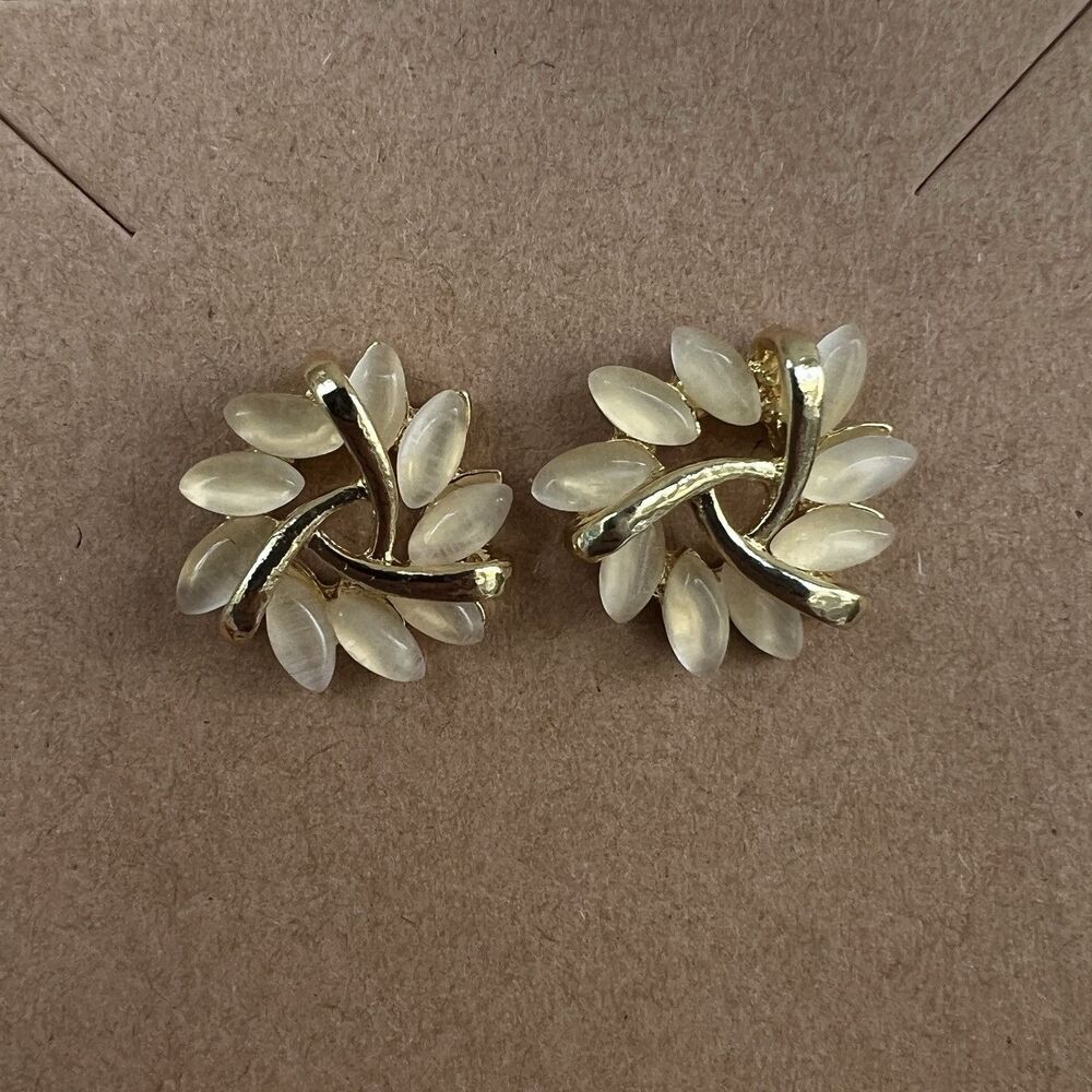 NEW white Quartz Gold Floral Stud Earrings‎ Wreath Minimal Work Neutral